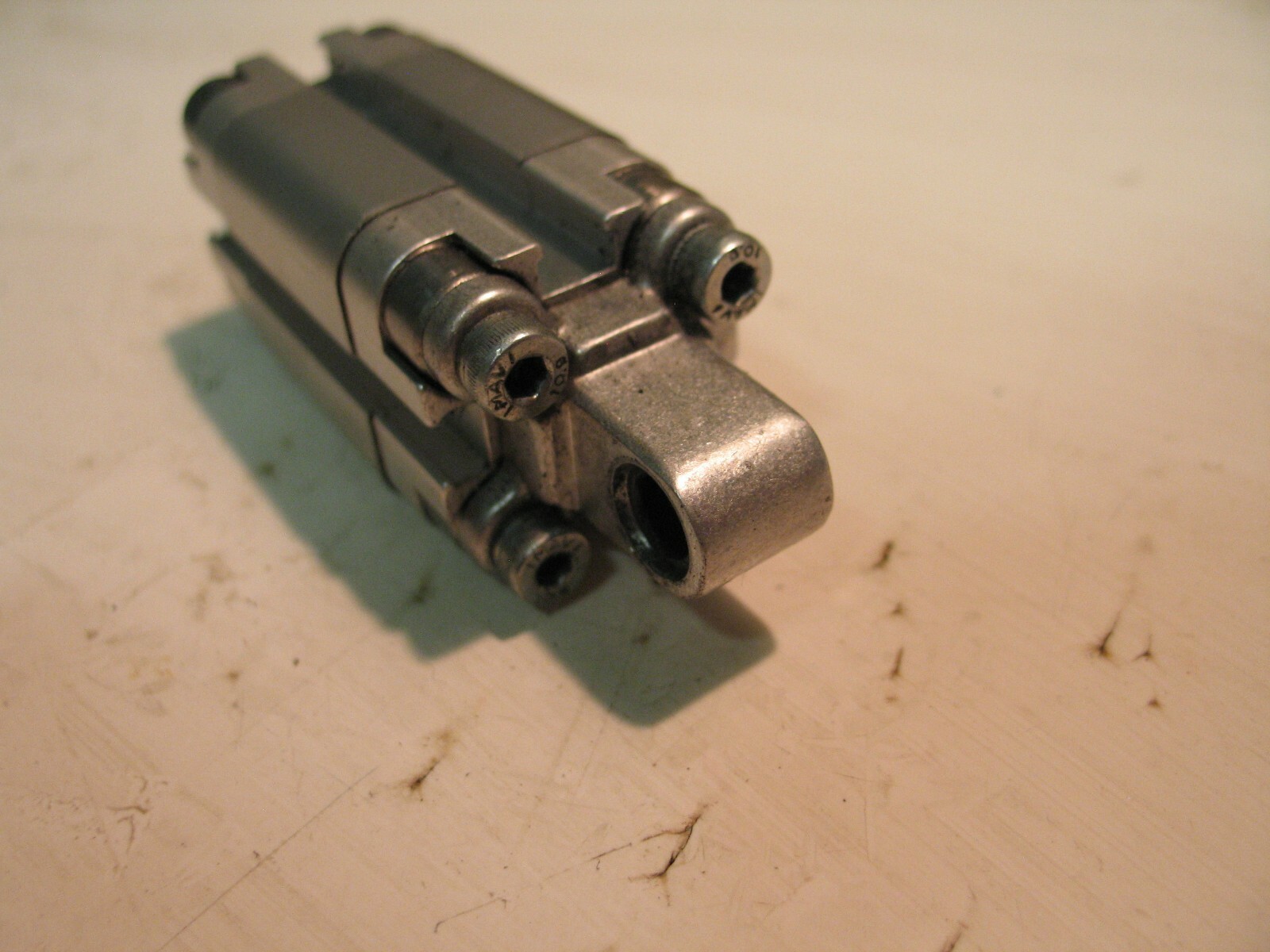 FESTO ADVU-12-15-A-P-A DA PNEUMATIC CYLINDER 12 BORE X 15 (.69″) MM STROKE P5875