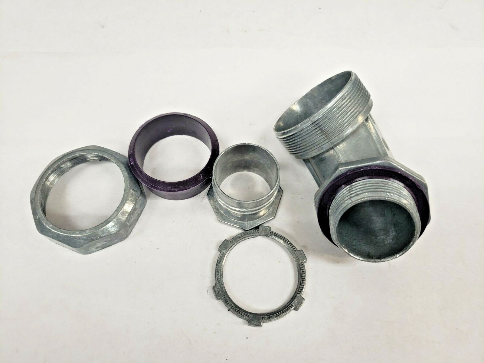 Unbranded 1-1/4″ Zinc Steel 90 Degree Liquid-Tight Connector