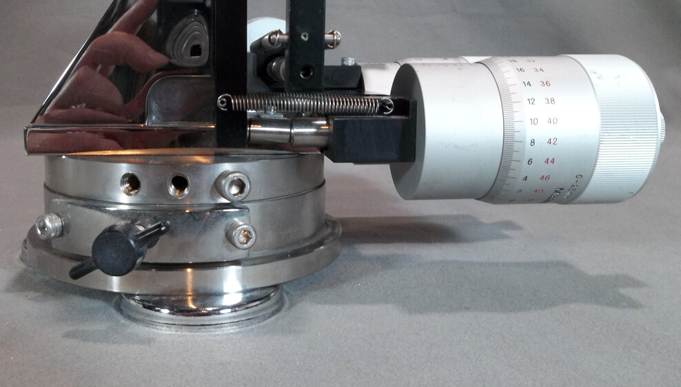 Sutter Instruments MP-85 Micromanipulator RH on Magnetic Rotating Base EX++