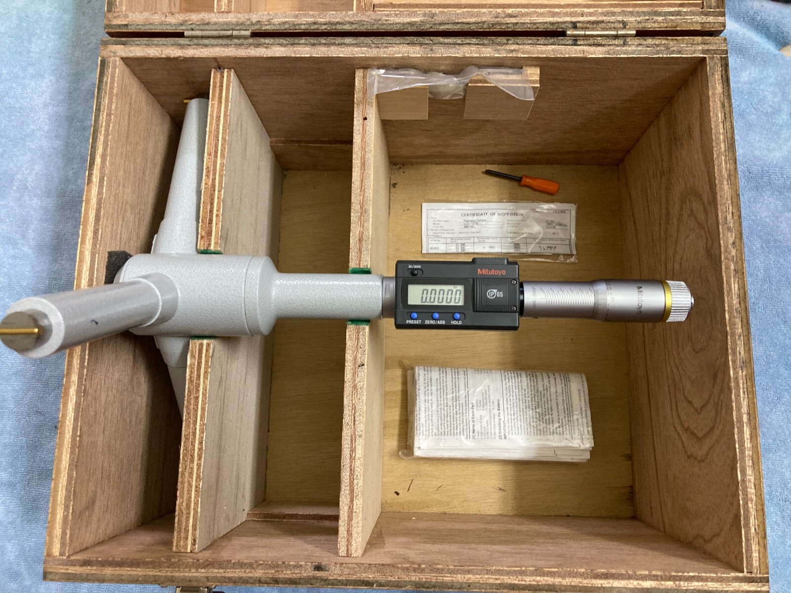 Mitutoyo 468-281 Digital 3-Point Bore Micrometer 11-12″(279.4-304.8MM)