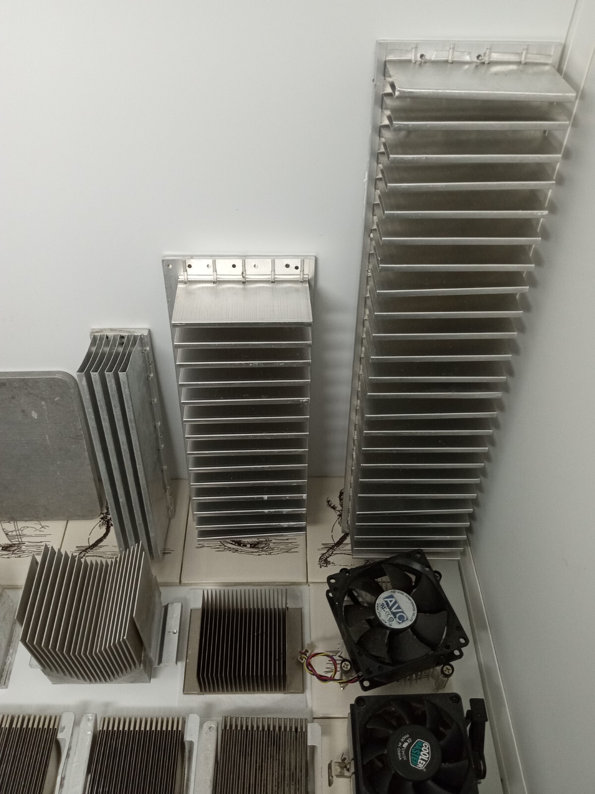 Lot Of 28 Vintage Computer Aluminum Heat Sinks Large & Small Variety 21 Lb 10 Oz