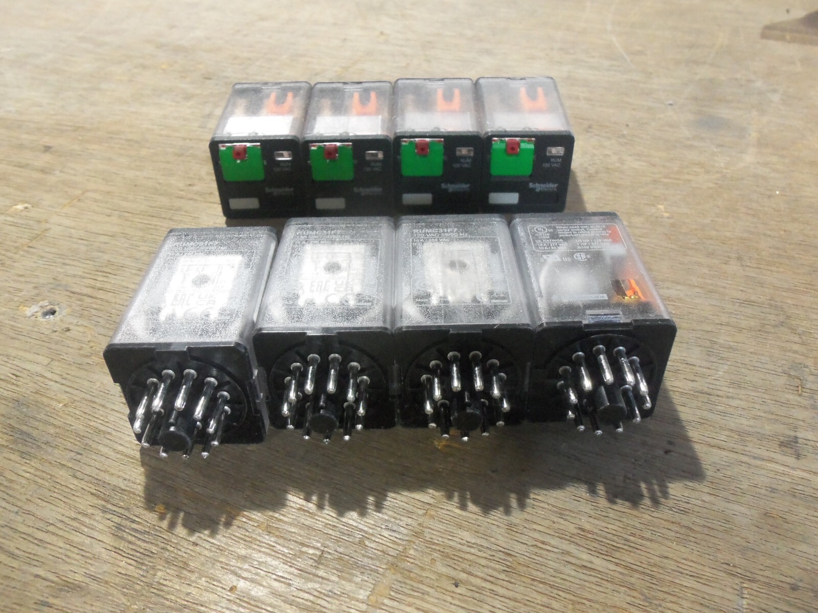 New Lot of 8 Schneider Electric RUMC31F7 Universal 11 Pin Plug-in Relay 120VAC
