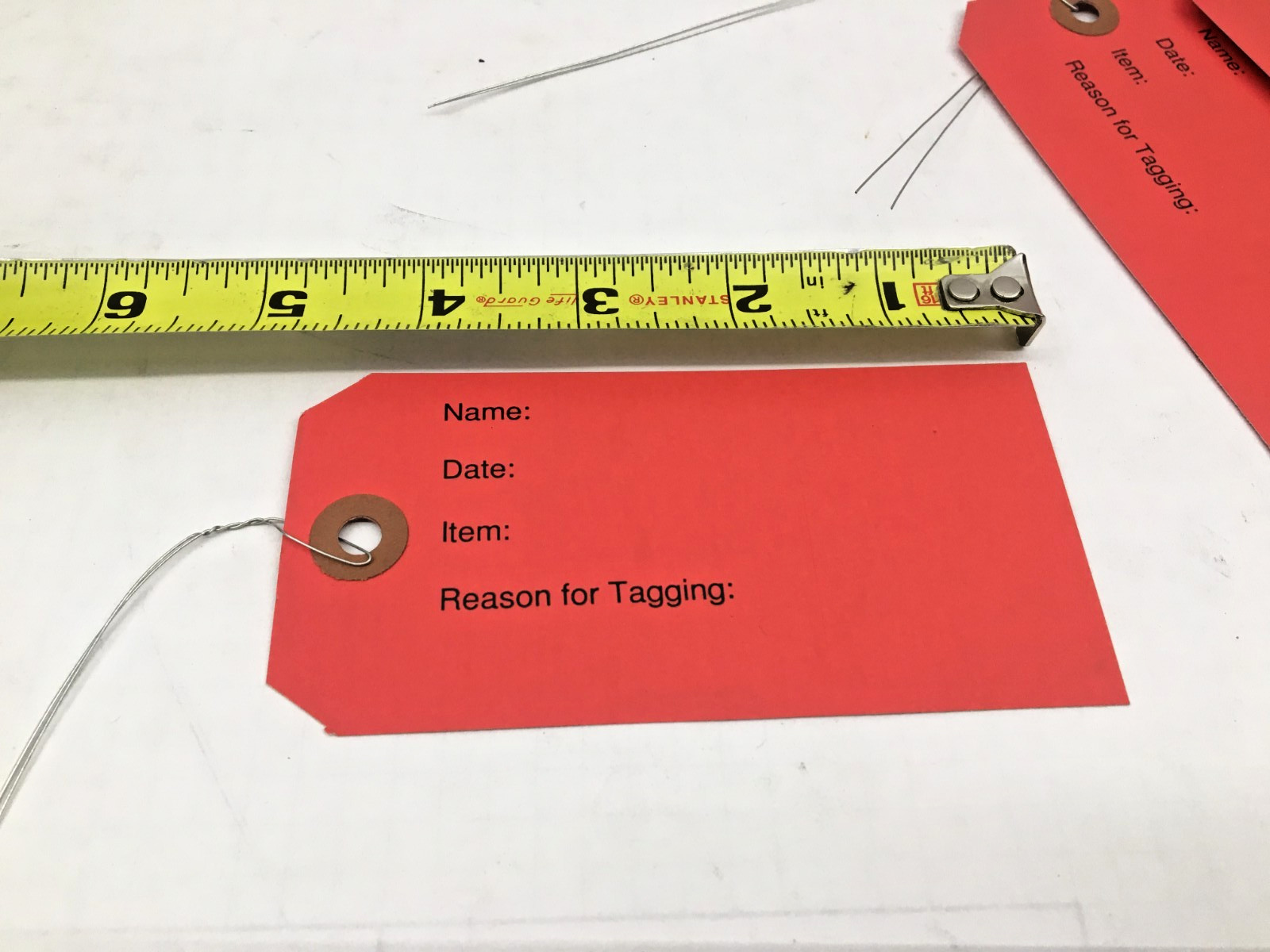 100 pcs of 4 3/4″ x 2 3/8″ Size 5 Red Cardstock Hang Tag Tags with Wire 13 Pt