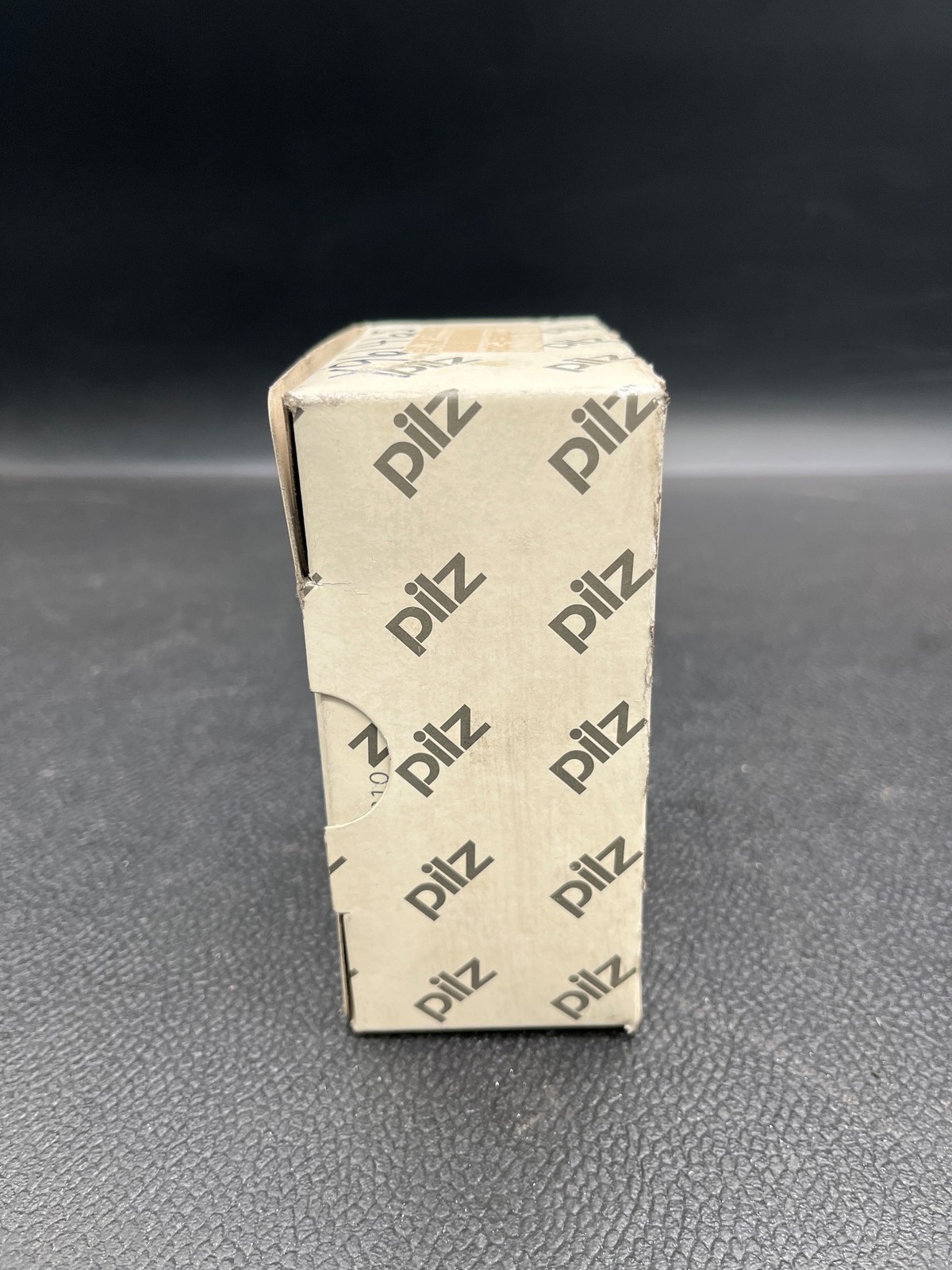 PILZ 777502 PNOZ XV2P Safety Relay Module NEW