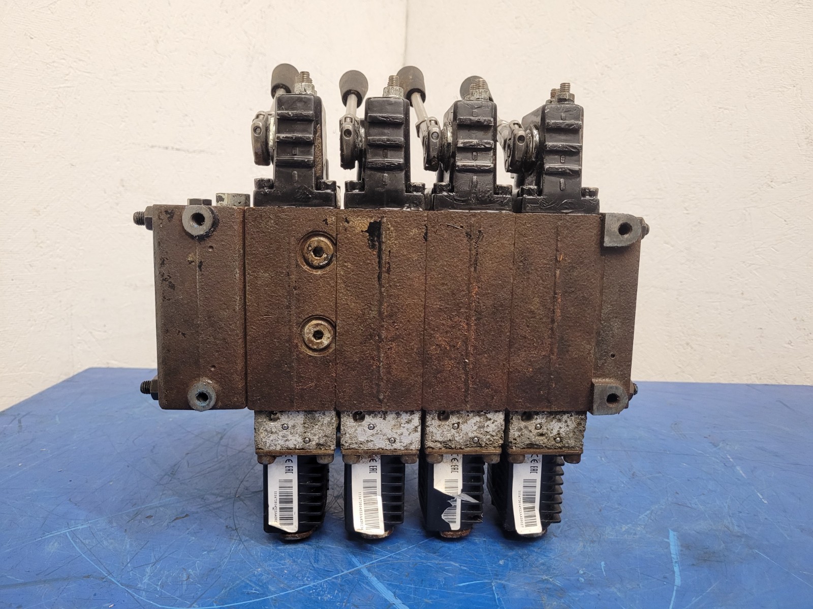 Danfoss PVG 32 4 x Proportional Hydraulic Valve Block 159B5171 Servo Valves