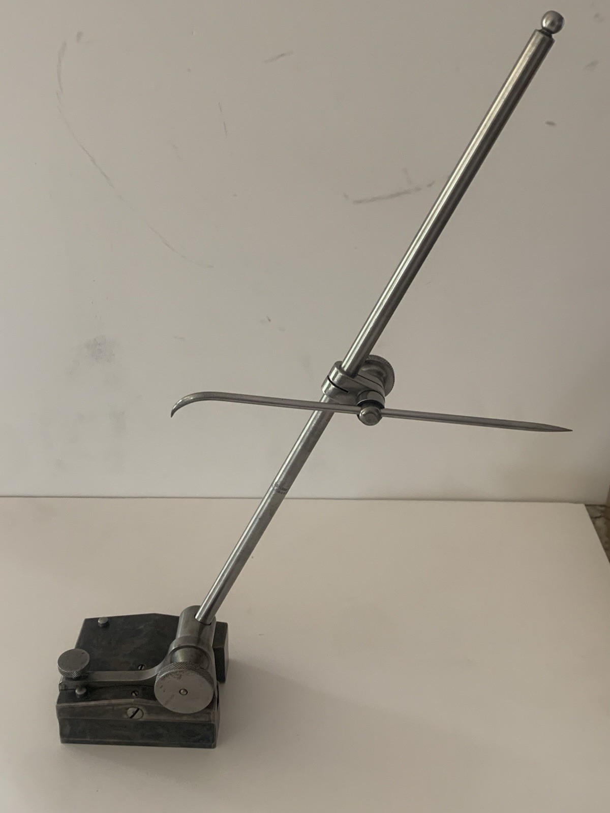 Starrett No. 257 Surface Gage w/ 12”Spindle Scriber, Extension Rod Starrett Snug