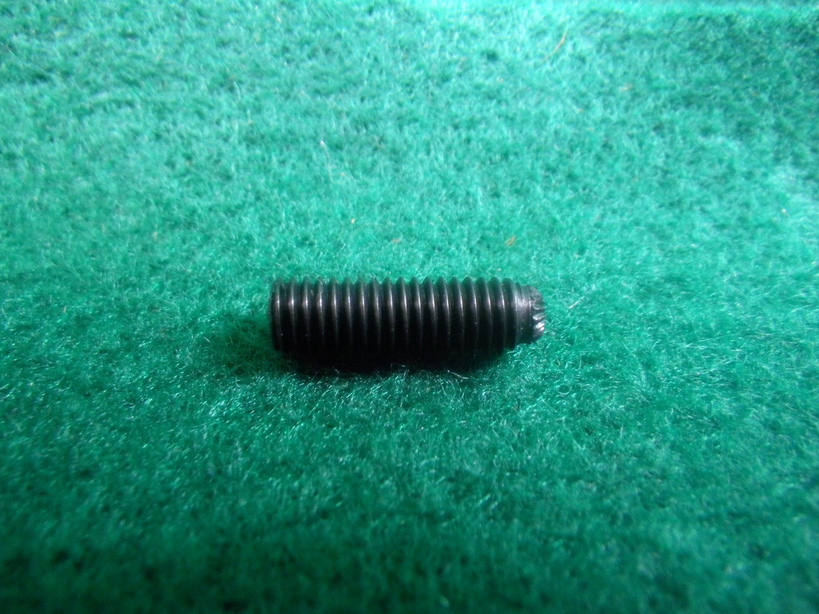 Lot of (100) 10-32 x 5/8″ Socket Set Screws Knurled Cup Point Black