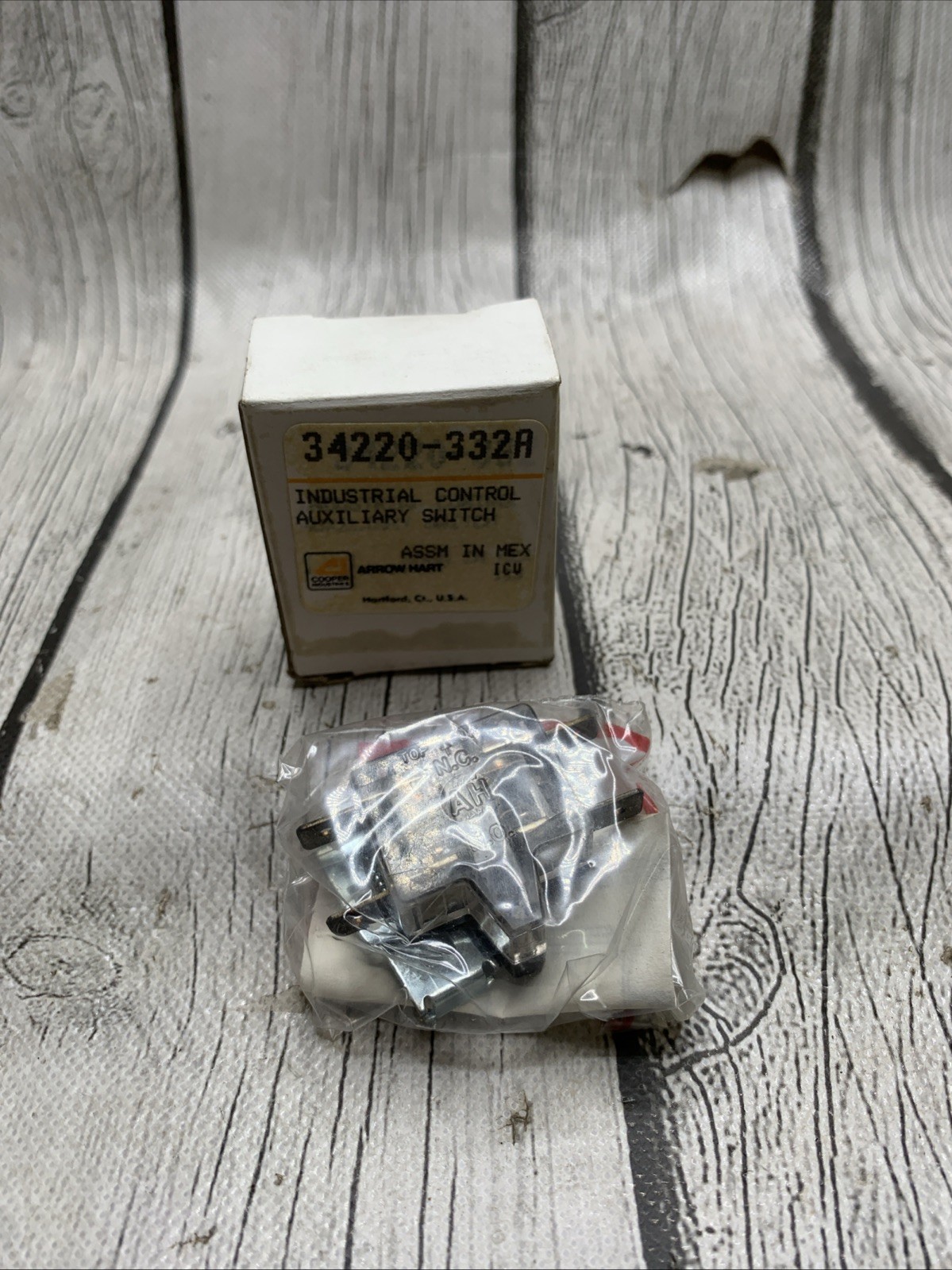 ARROW HART Industrial Control Auxiliary Switch 34300-332A