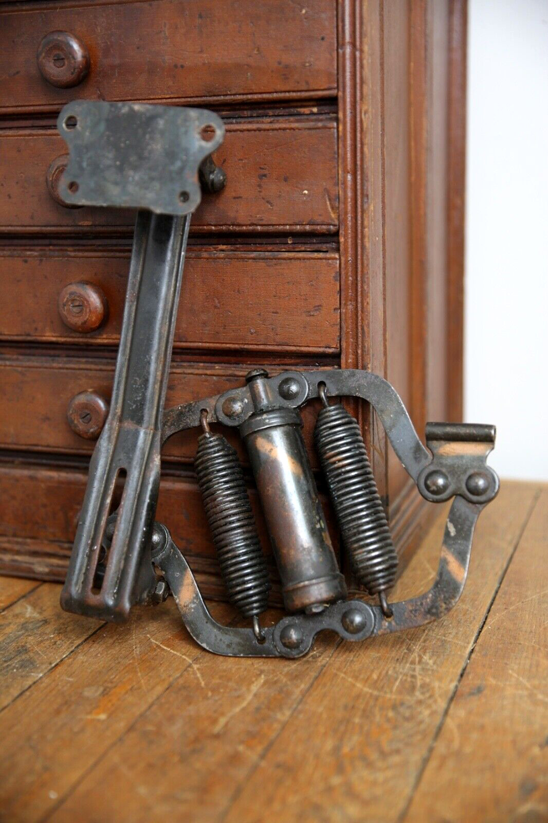 Vintage Japanned Swing Arm Potbelly Door Closer hardware antique copper flash