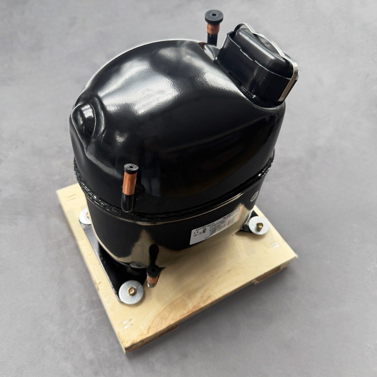 New NJ2212GK 1HP For Embraco Refrigeration Compressor 220-240V 50Hz R404A LBP
