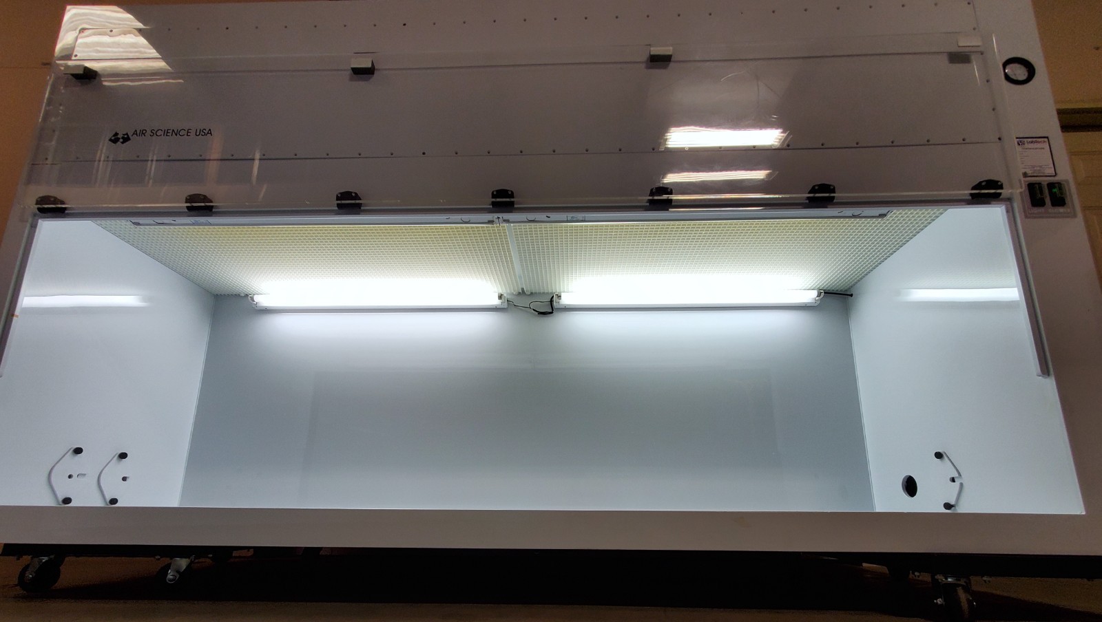 SALARE / AIR SCIENCE 96″ POLYPROYLENE LAMINAR FLOW HOOD LFR-2500 w/ BASE CABINET