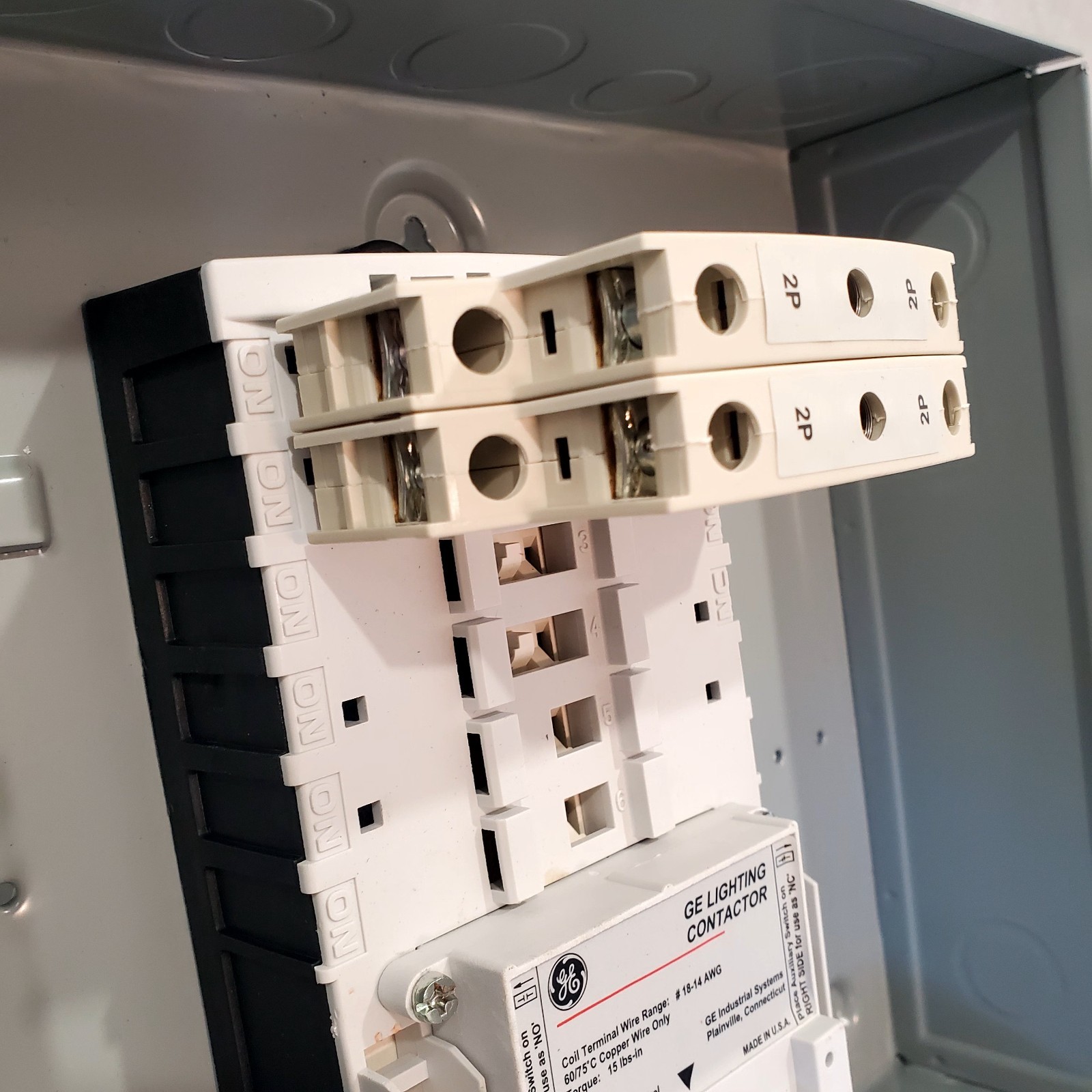 Ge 463L40ANA 10AO 277Vac Electrically Held Lighting Contactor 4P 30A