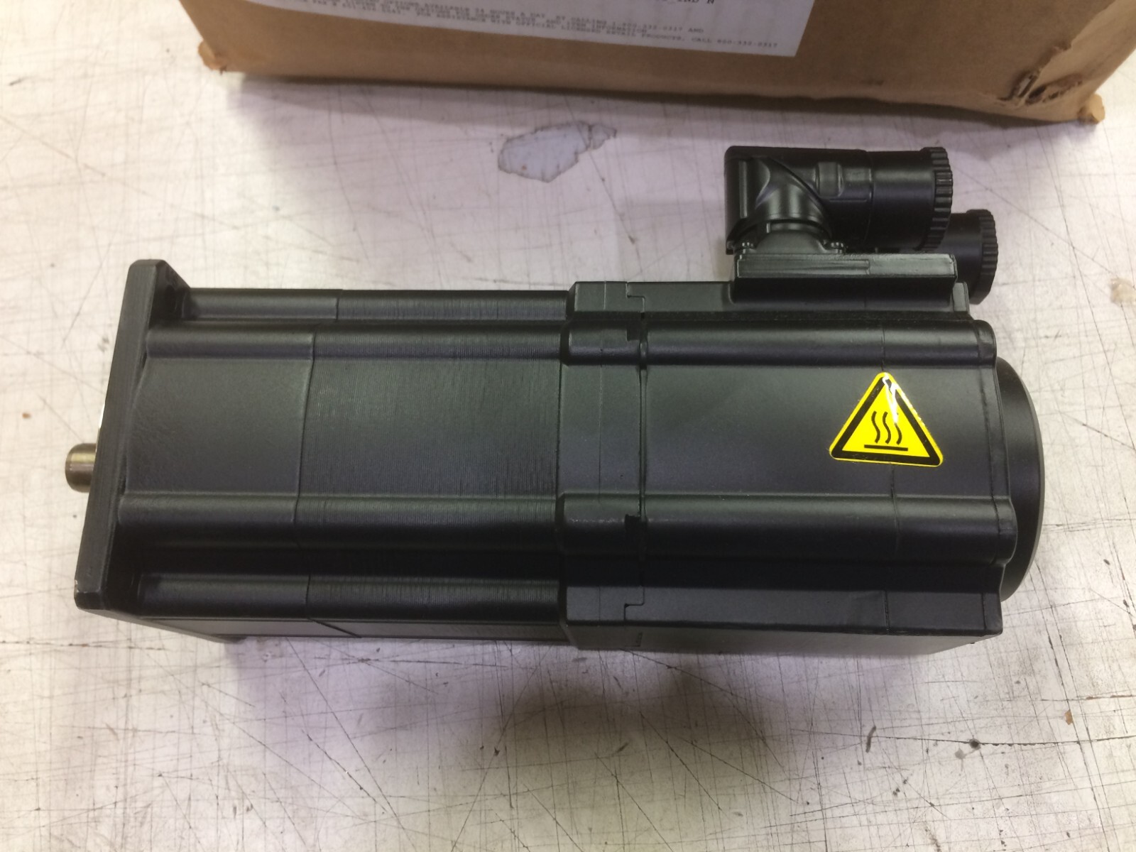 NEW LENZE MCS 09F38LRS0P1-B14N-ST5S00N-R2SU 09F38LRS0P1B14NST5S00NR SERVO MOTOR