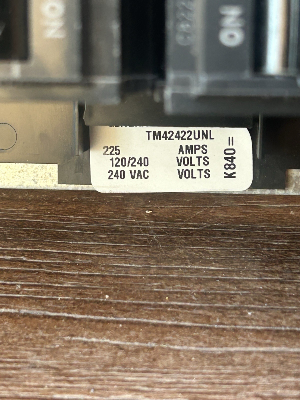 GE 225 AMP 42 CIRCUIT MAIN LUG PANEL 120/240 VAC TM42422 3P Circuit Breaker