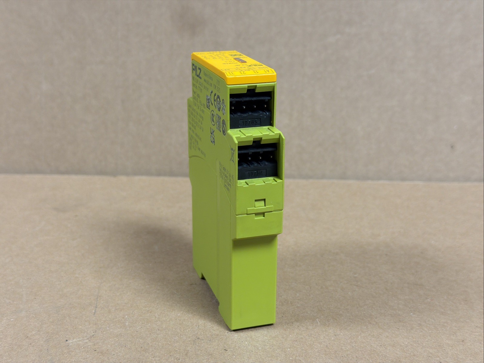 Pilz 777301 Safety Relay PNOZ X2.8P 24VACDC 3N/O 1N/C Mfg 2023 FAST SHIPPING