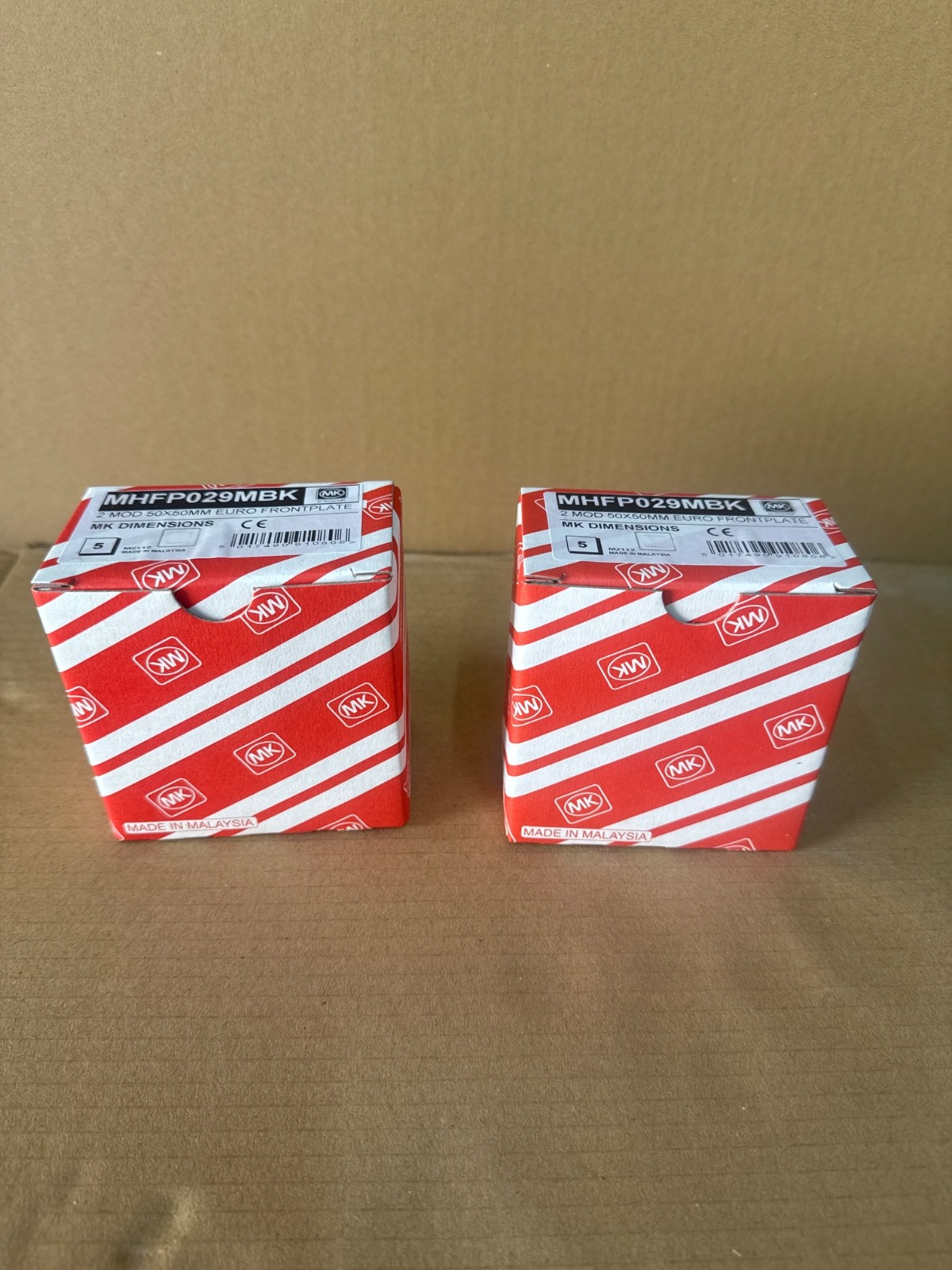 LOT 2 BOX MK MHFP029MBK 2 MOD 50X50MM EURO FRONTPLATE (1box=5PCs)