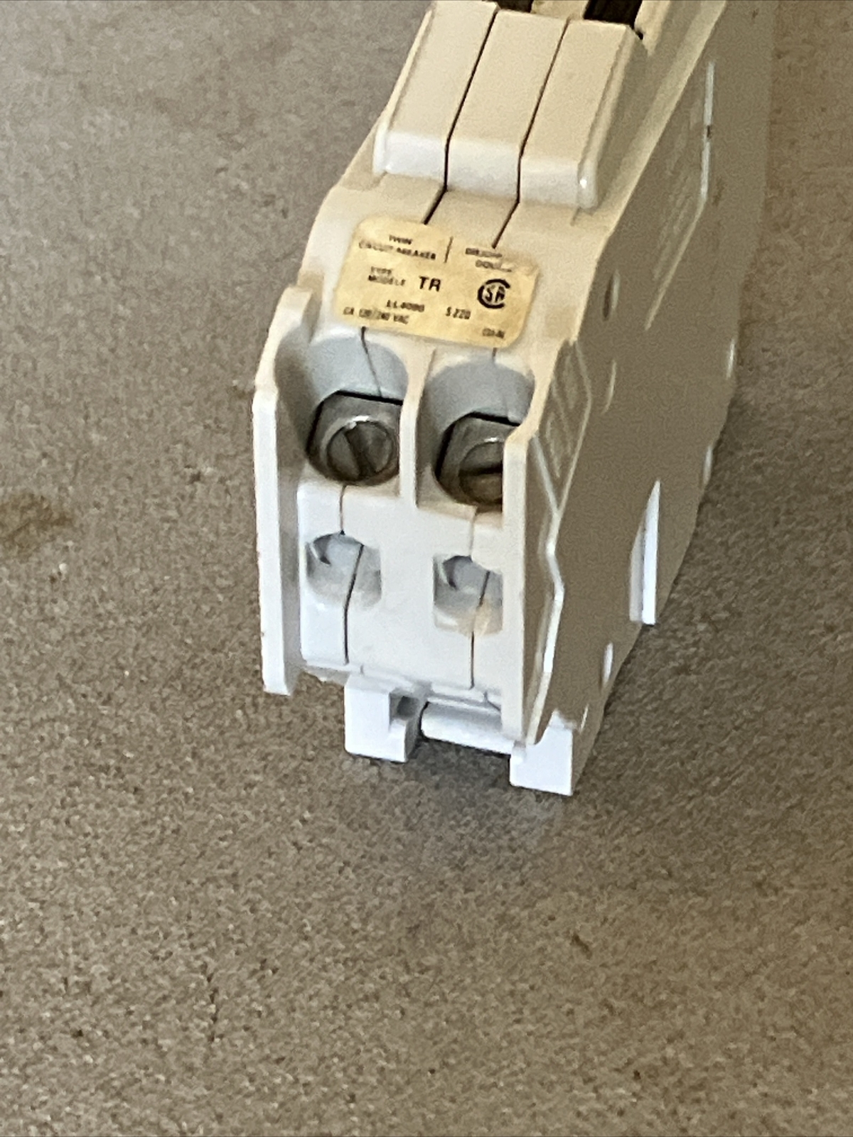GE TR1540 TR4015 2 Pole 15 40 Amp 120/240V Twin Tandem Circuit Breaker TRP1540