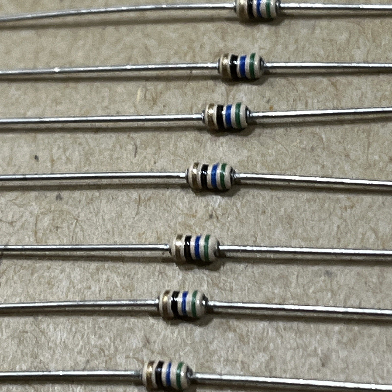 50PCS 560 Ohm 1/4W 10% Carbon-Film Resistors, KOA, Axial, Through-Hole