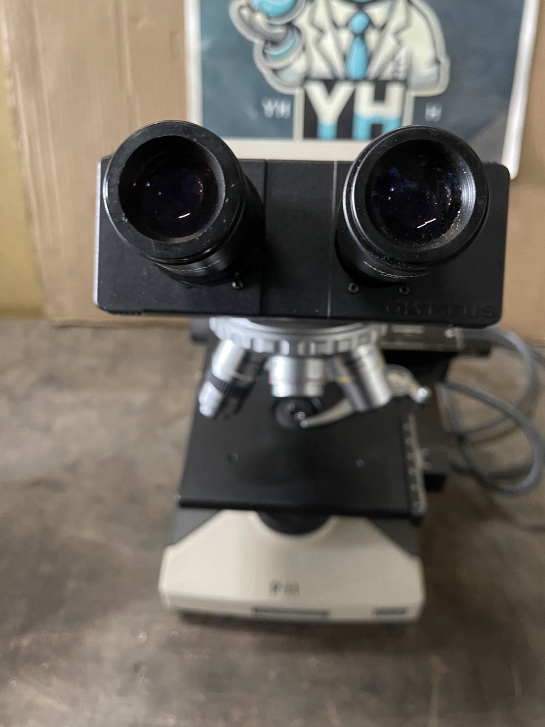 Olympus CH2 Binocular Microscope w/ 4x 10x 40x 100x Objectives Mechanical Stage