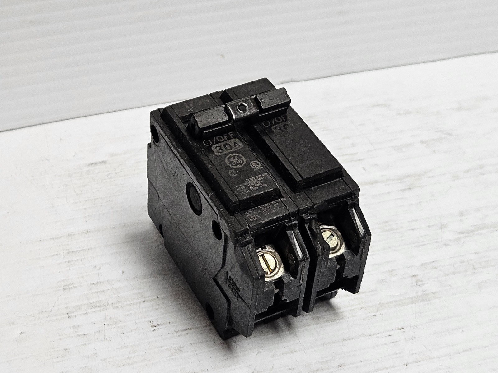 Ge General Electric THQB2130 Bolt-On Circuit Breaker 2 Pole 2P 30 A Amp 120/240V