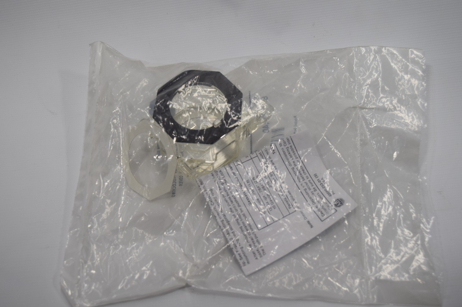 ALLEN-BRADLEY: 800H-N140 PUSHB BUTTON PADLOCKING COVER