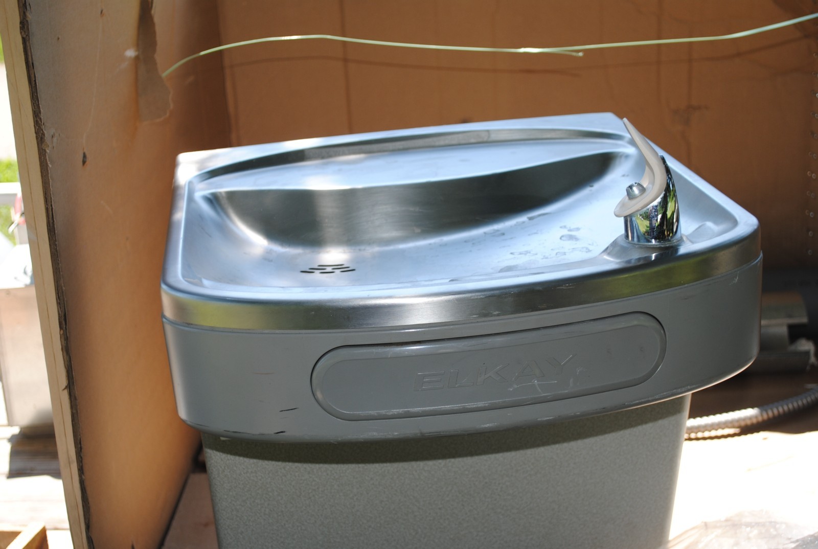 ELKAY EZFS8 1C WALL MOUNTED REFRIGERATED DRINKING FOUNTAIN