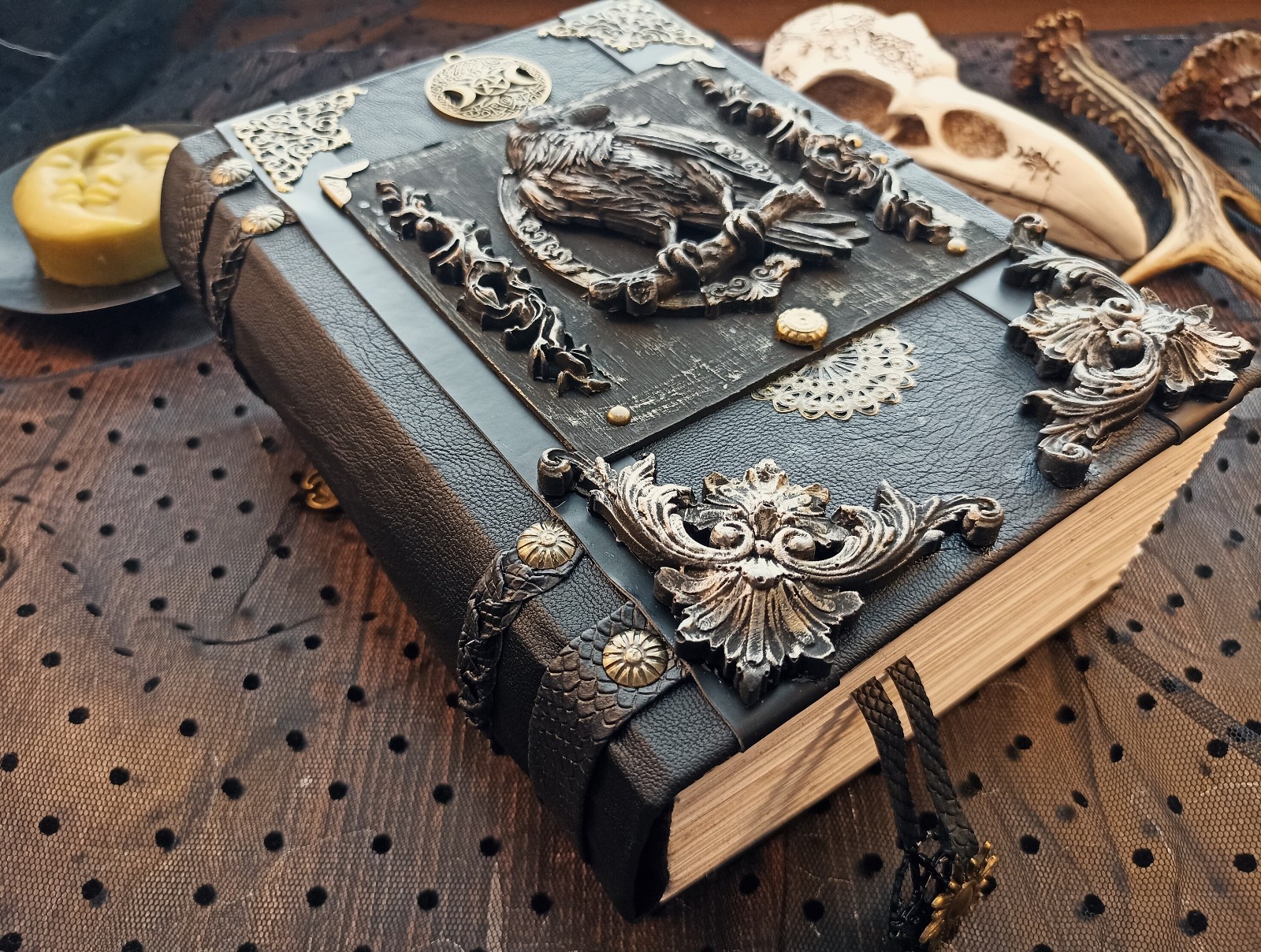 Book of Shadow Witch Grimoire Journal Blank Witchcraft Raven 8×6 in 600 Pages