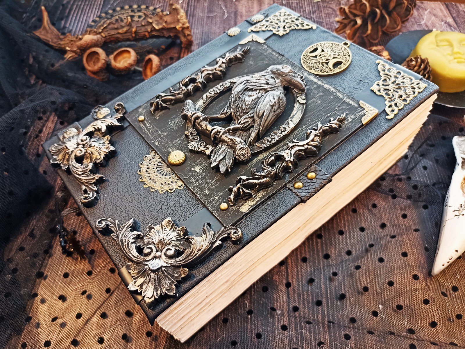 Book of Shadow Witch Grimoire Journal Blank Witchcraft Raven 8×6 in 600 Pages