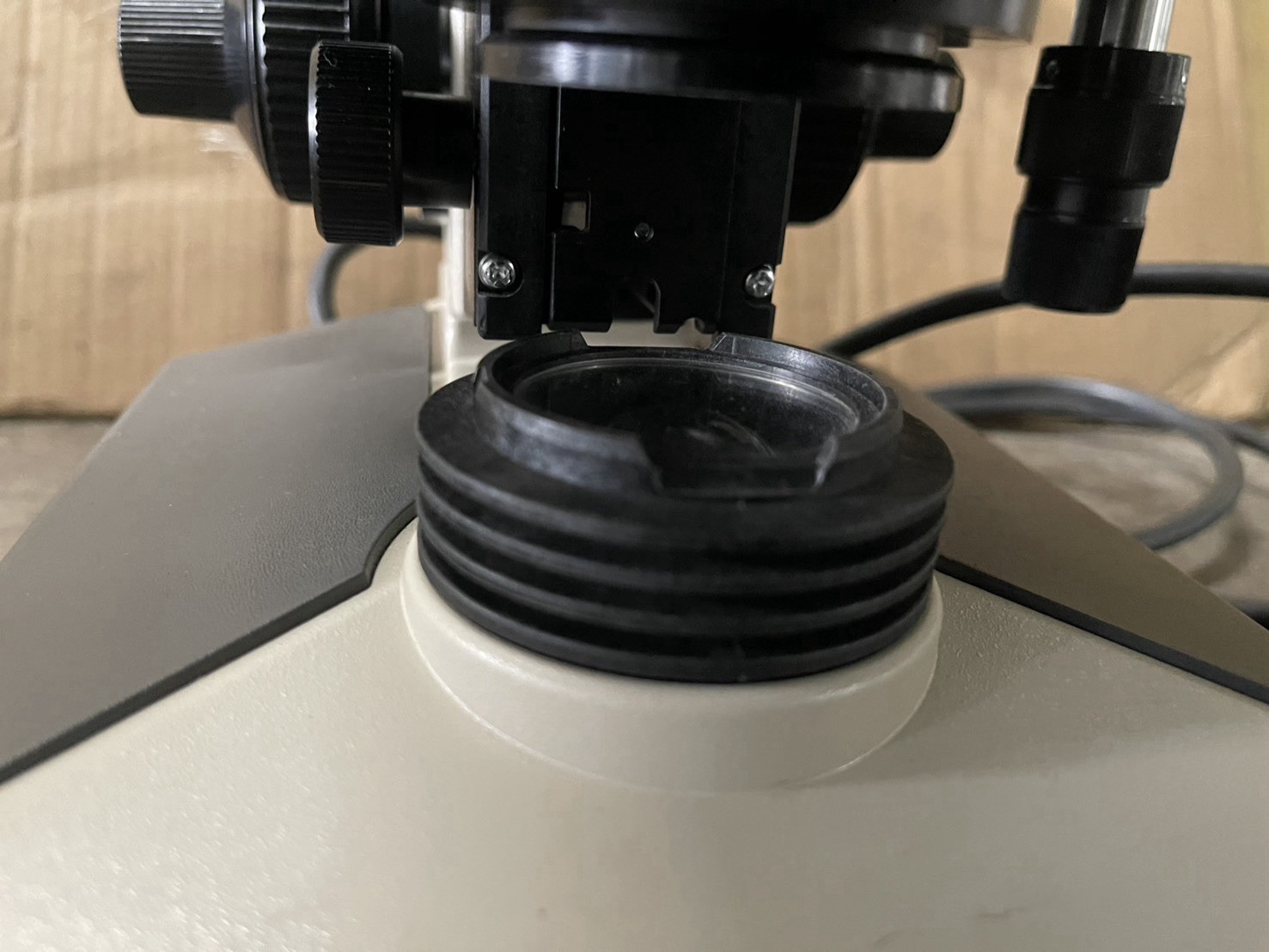 Olympus CH2 Binocular Microscope w/ 4x 10x 40x 100x Objectives Mechanical Stage