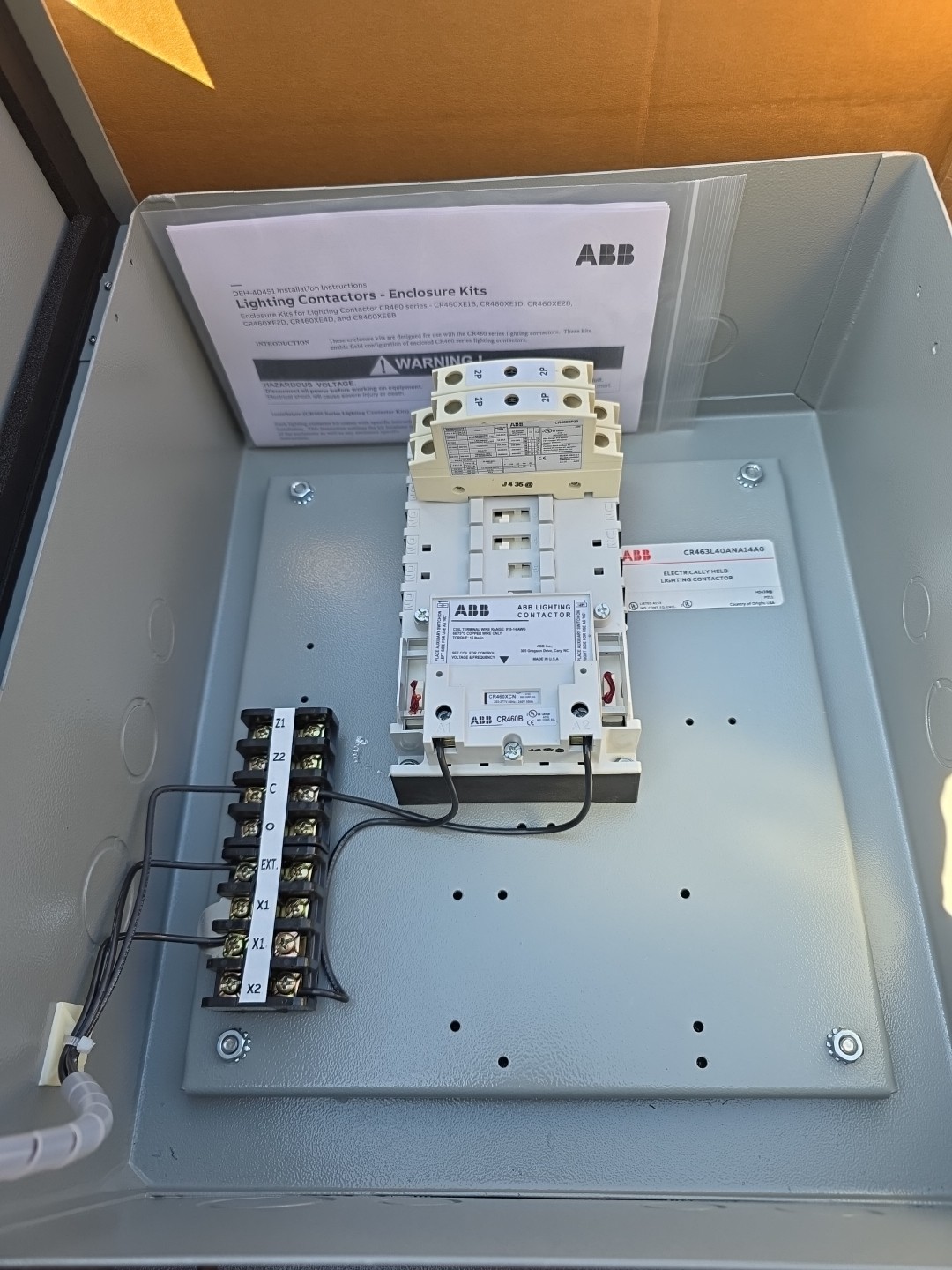 ABB ELECTRICALLY HELD LIGHTING CONTACTOR CR463L40ANA14A0 W/ ENCLOSURE
