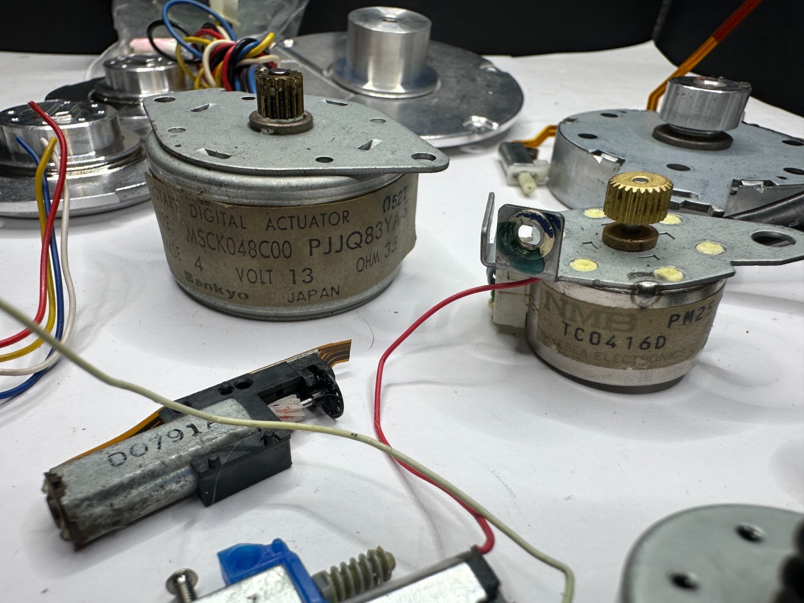 LOT OF 28 VINTAGE ELECTRIC MOTORS, VARIOUS SIZES – HOBBY ROBOTIC PROJECT PCS