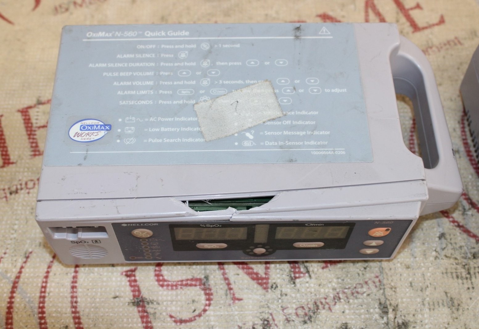 2x Nellcor OxiMax N-560 Monitors (unit casing slightly damaged)