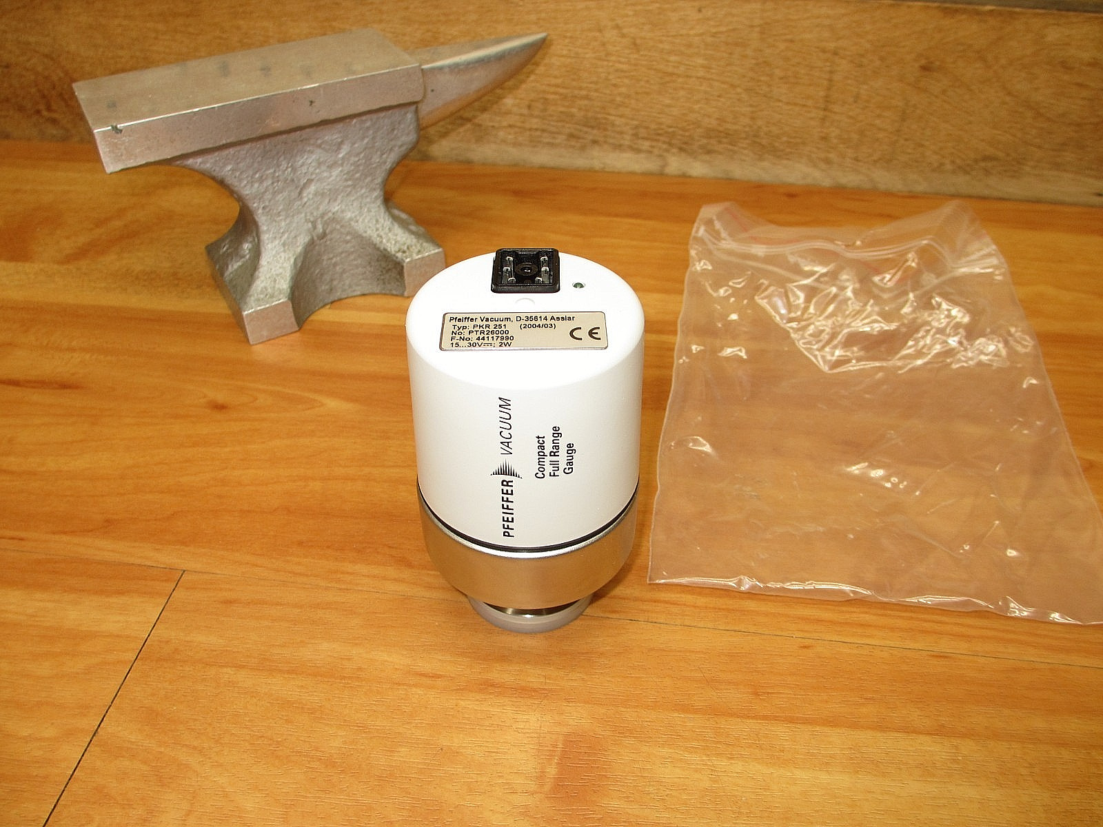 Pfeiffer Vacuum PKR 251 *NEW* Compact Full Range Gauge PTR26000