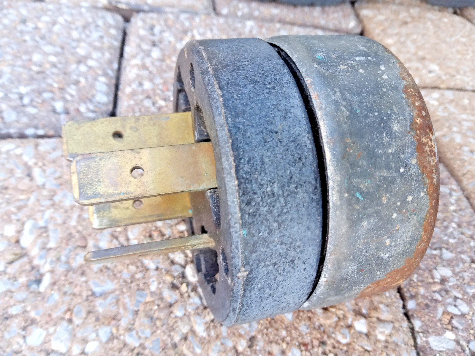 Straight-body Plug NEMA 18-60P 60A 120/208V 4-Pole 4-Wire 3ØY 120/208V