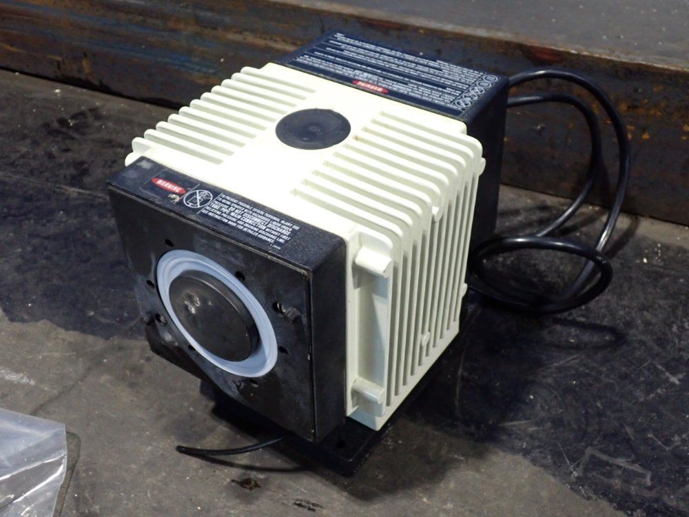 WALLACE & TIERNAN 45-100/K1M CHEMPULSE ELECTRONIC PUMP 50 PSI 10251701175