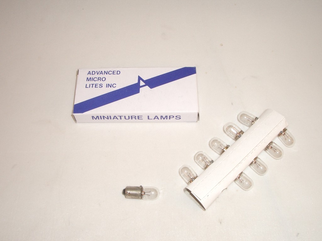 CED P-45 INDICATOR INCANDESCENT LAMP TYPE 45 2.5VDC BULB B9 BAYONET 10 PCS BOX