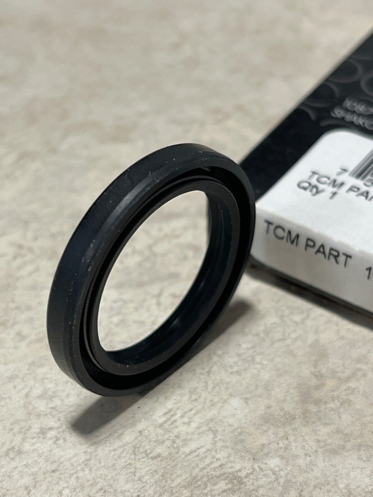 NEW Dichtomatik TCM Oil Grease Seal TCM 101318TC-BX