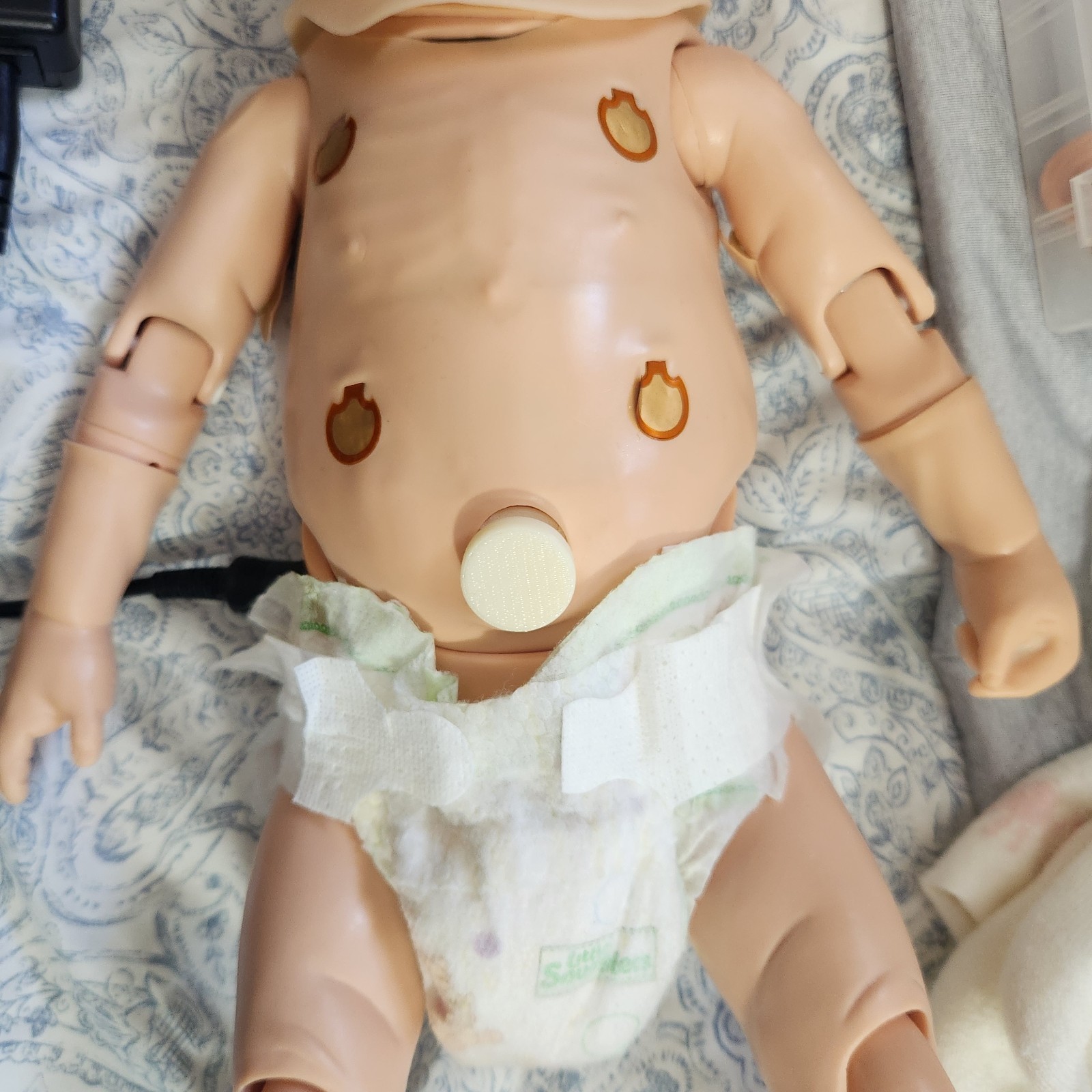*Pre-owned *Gaumard Newborn HAL S3010 Tetherless Simulator Manikin and Case