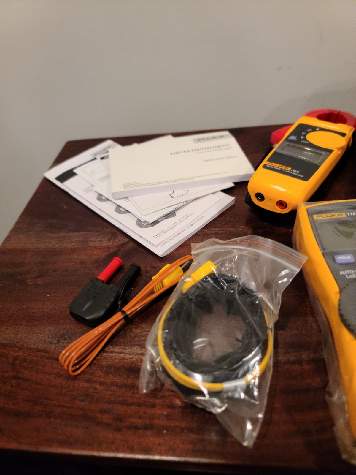 Fluke 116/323 KIT HVAC Compact Multimeter & Clamp Meter Combo Kit, 9V Alkaline