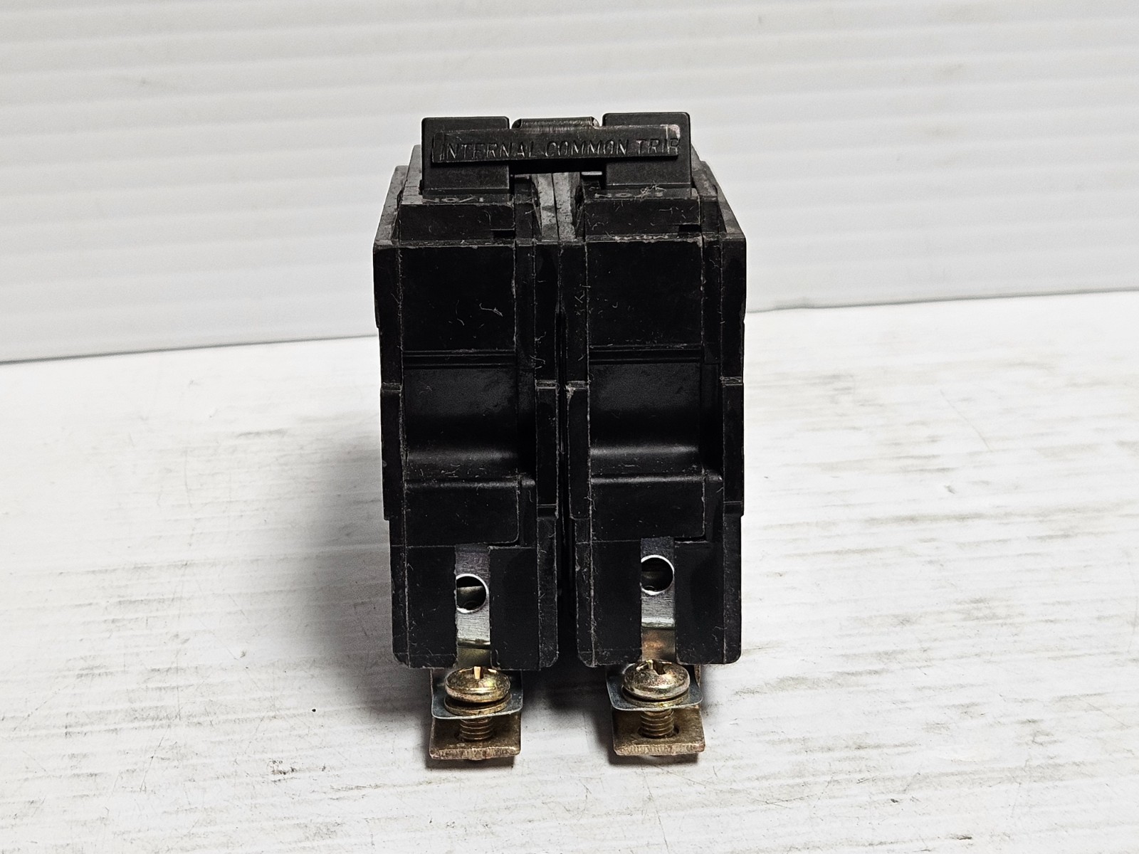 Ge General Electric THQB2130 Bolt-On Circuit Breaker 2 Pole 2P 30 A Amp 120/240V