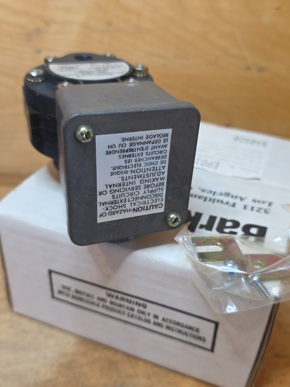 NEW BARKSDALE EPD1H-AA40-Q4 DIFFERENTIAL PRESSURE SWITCH 3-150 PSI 250VAC 28VDC