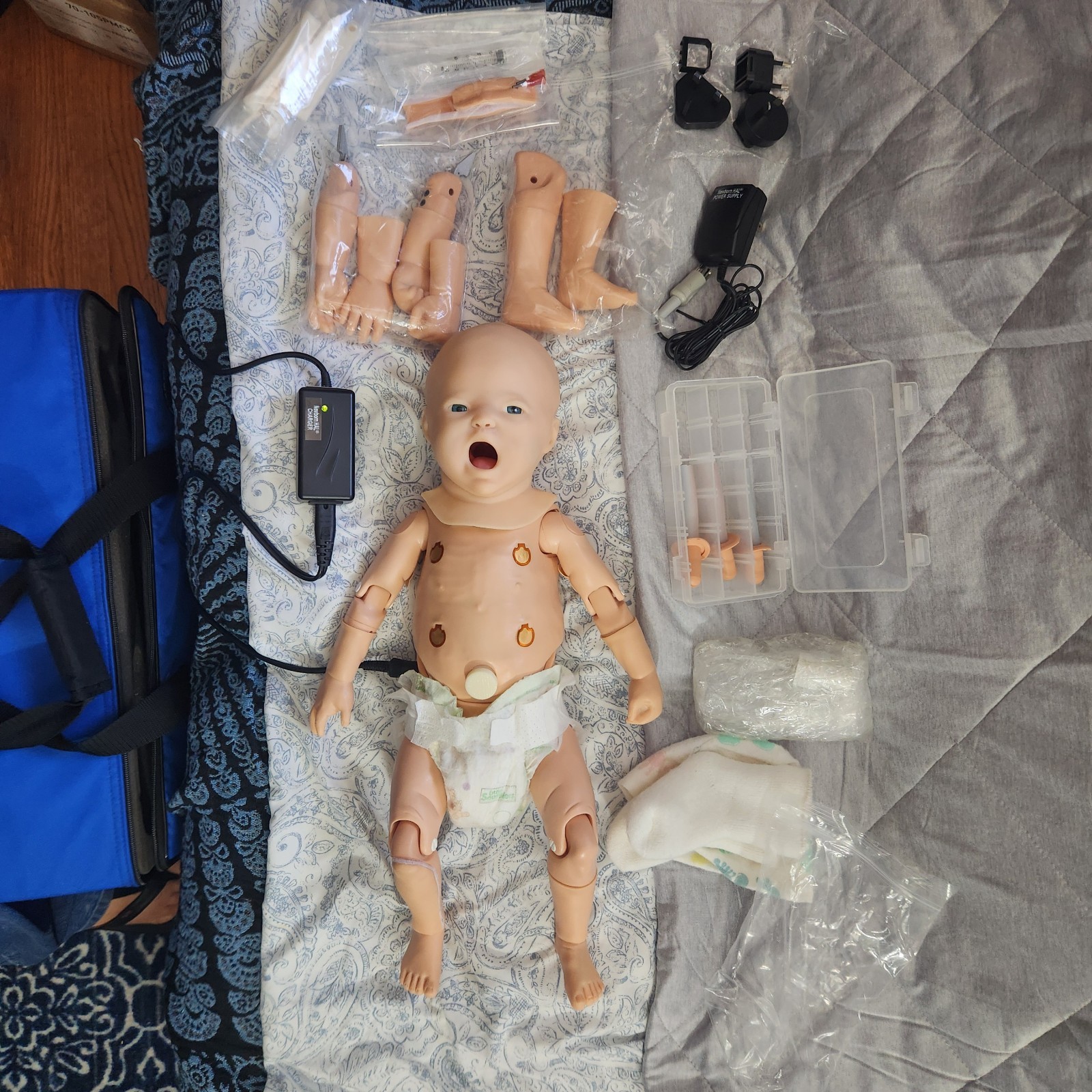 *Pre-owned *Gaumard Newborn HAL S3010 Tetherless Simulator Manikin and Case