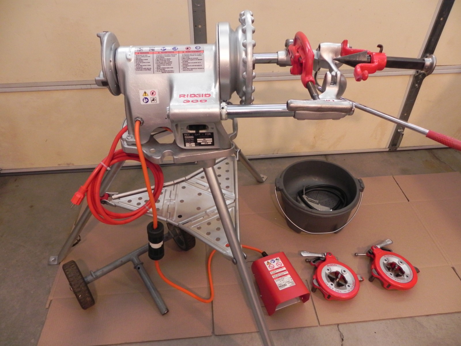 RIDGID 300 PIPE THREADER 115 V, 38 RPM,341,360, 311, 2 die heads refurbished