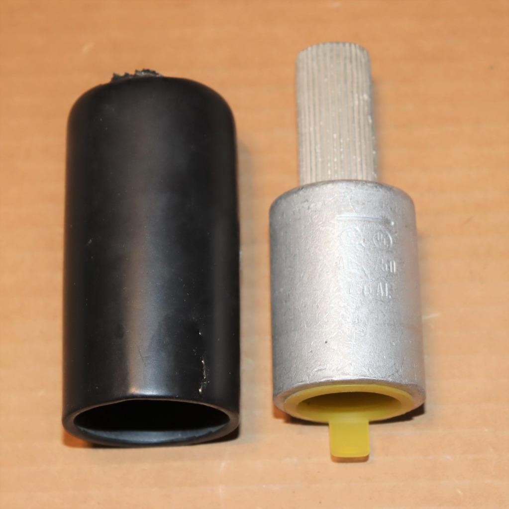 One ILSCO ACO-750 Offset Pigtail Adapter 750 KCMIL Lollipop Termination