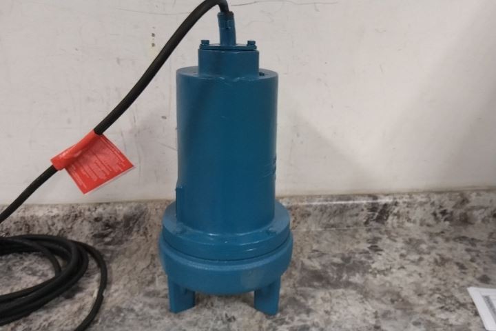 Barnes SE52 0.5 HP 1750 RPM 240V 2 In Discharge Submersible Sewage Ejector Pump