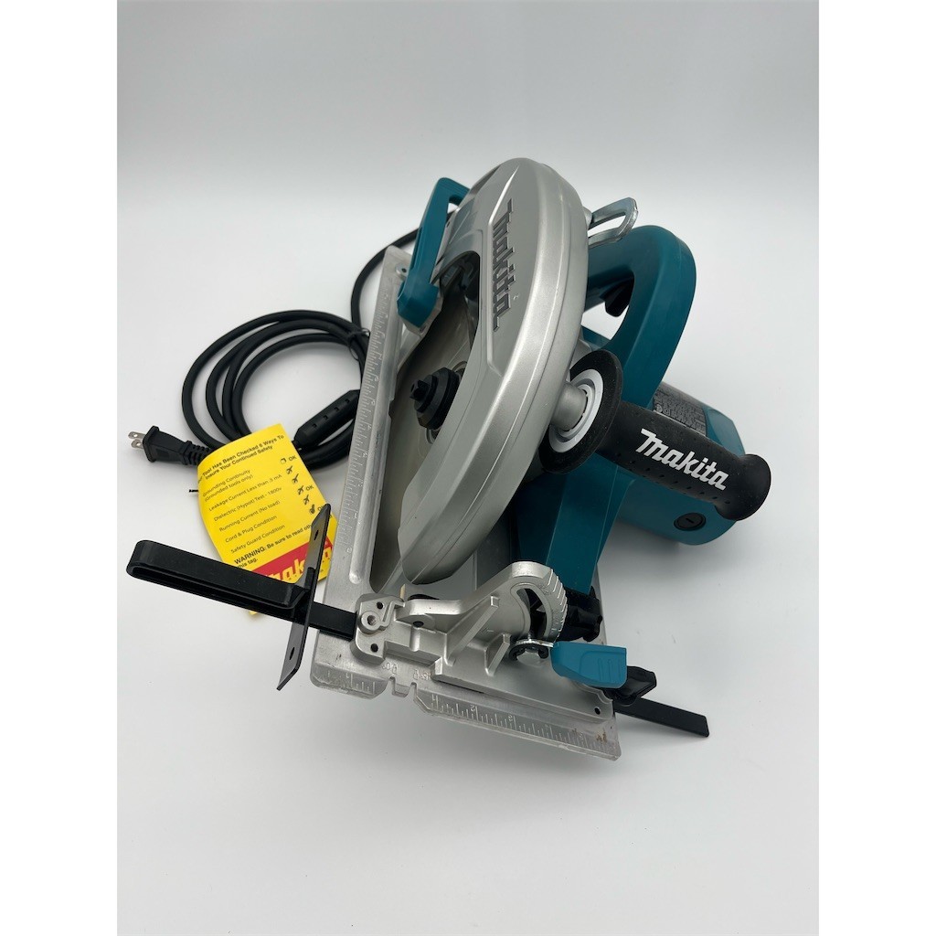 Makita 10-1/4 in Corded Circular Saw 120V 15A 4300 RPM w/ Rip Fence Refurb