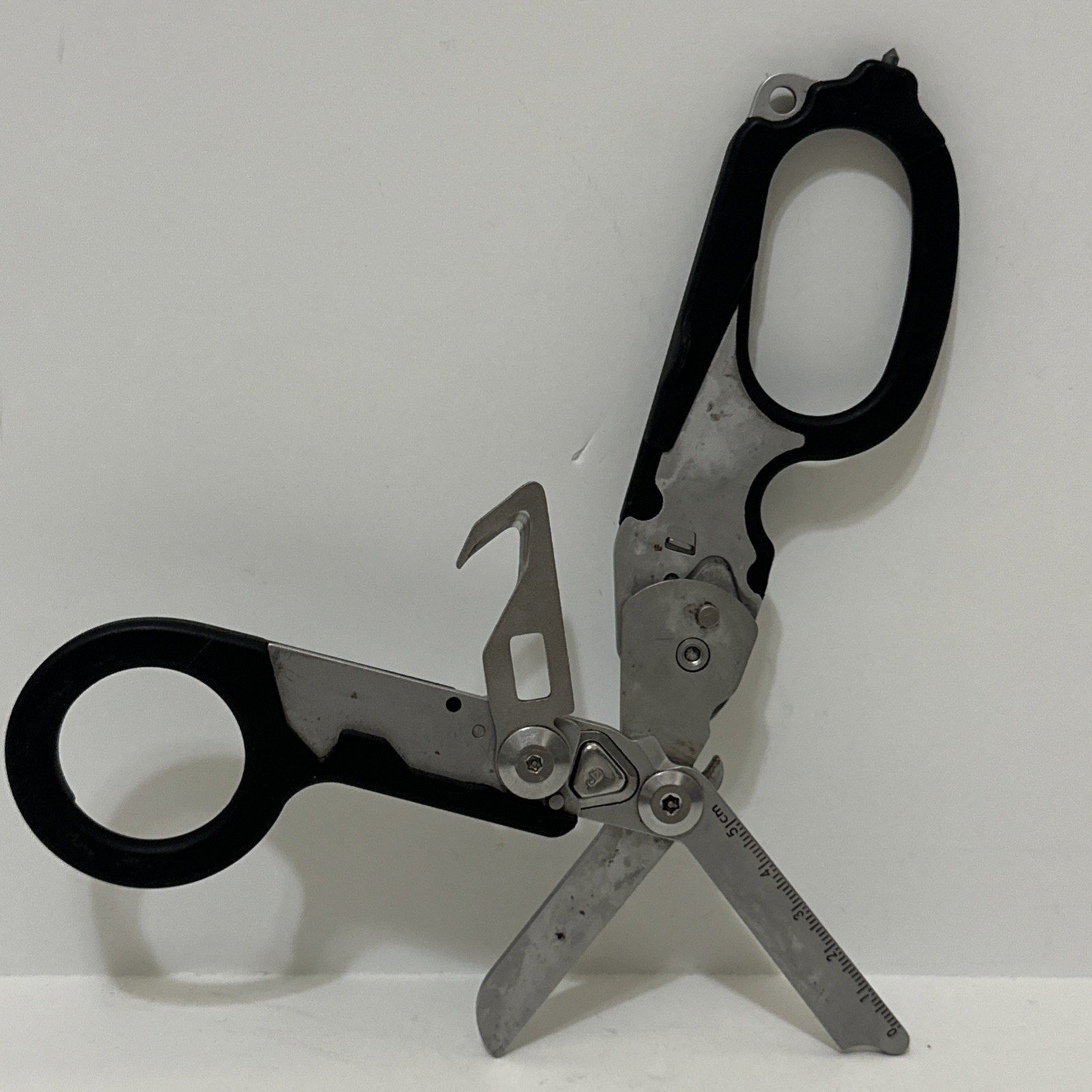 6-in-1 Folding Emergency Trauma Shears Glass Breaker Strap Cutter Black