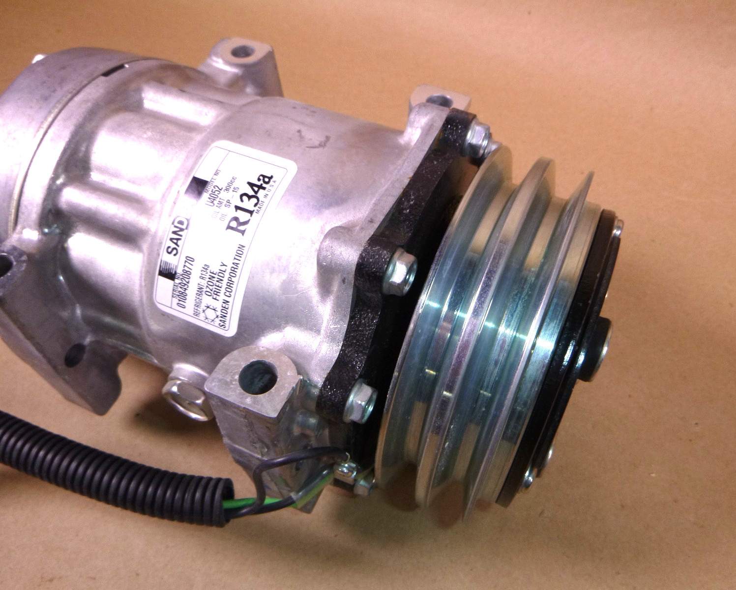 U4052 Sanden AC Compressor 24 Volt 2 Groove SD7H15 Platform 7 Cylinder R-134a