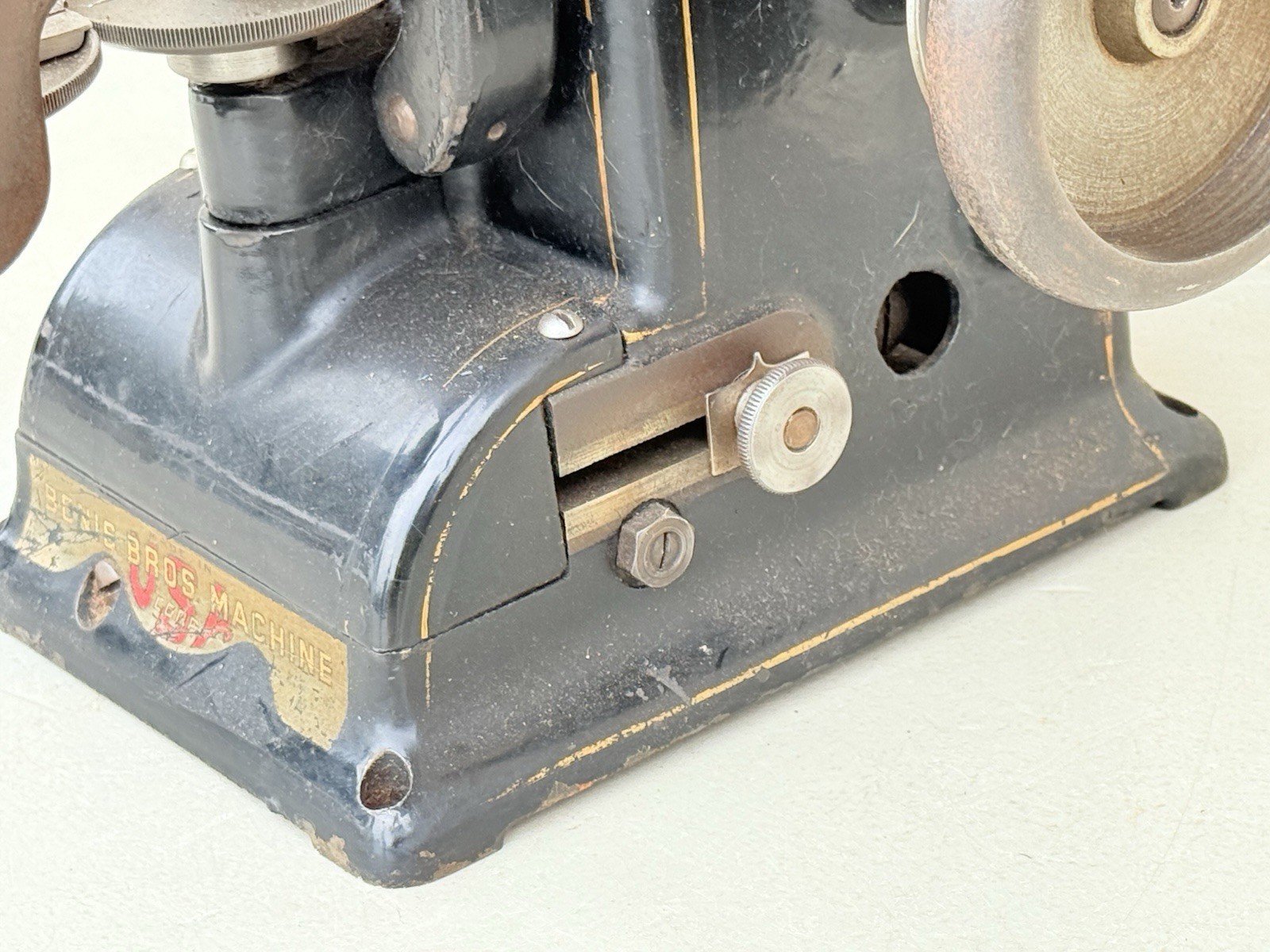 Bonis Industrial “Never-Stop” Fur & Leather Sewing Machine | Made in USA