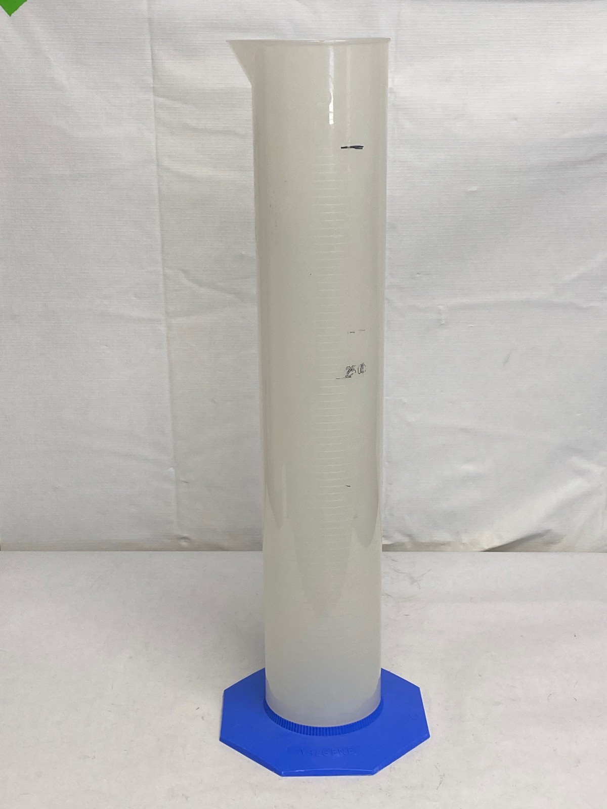NALGENE 4000mL 4L Polypropylene TC/TD Graduated Cylinder w/Pour Spout 3662-4000